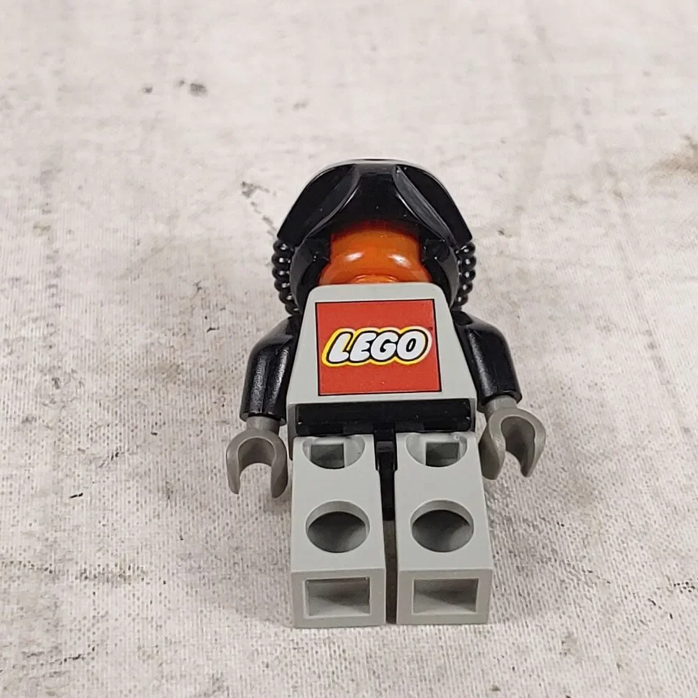 NO CHAIN - Lego Minifigure 1996 Alpha Draconis - KEYCHAIN - Gray Overlord sp045